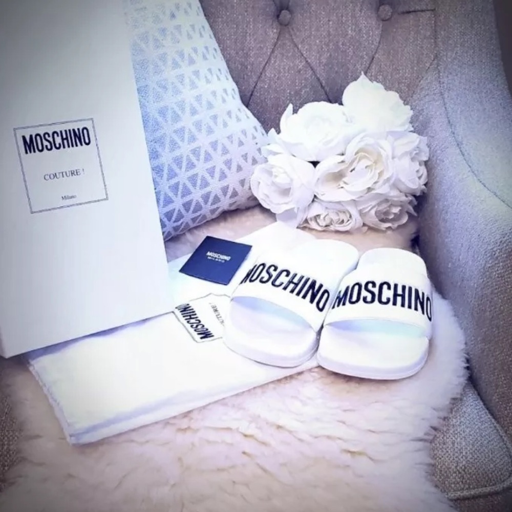 Moschino pool slides EUR 37